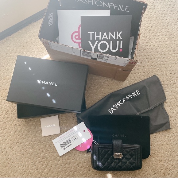 ⭐️RARE⭐️ Chanel Caviar Mini Boy Clutch - Picture 8 of 11